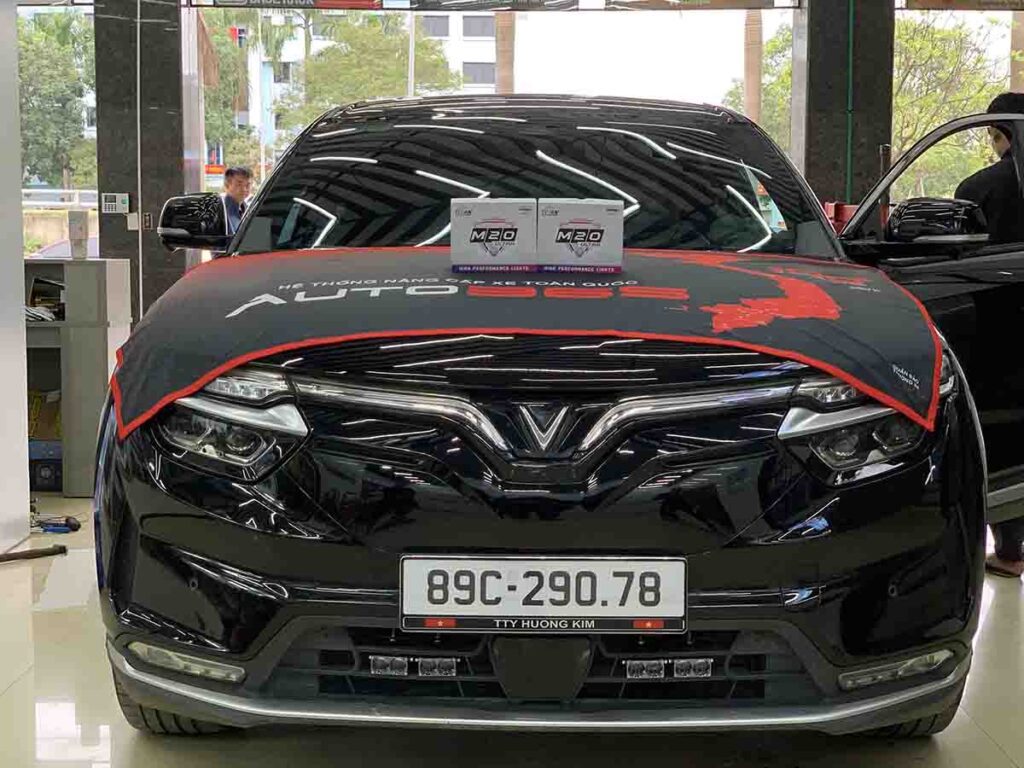 Nâng Cấp Ánh Sáng Cho VinFast VF8 Với Trợ Sáng Titan M20 Ultra