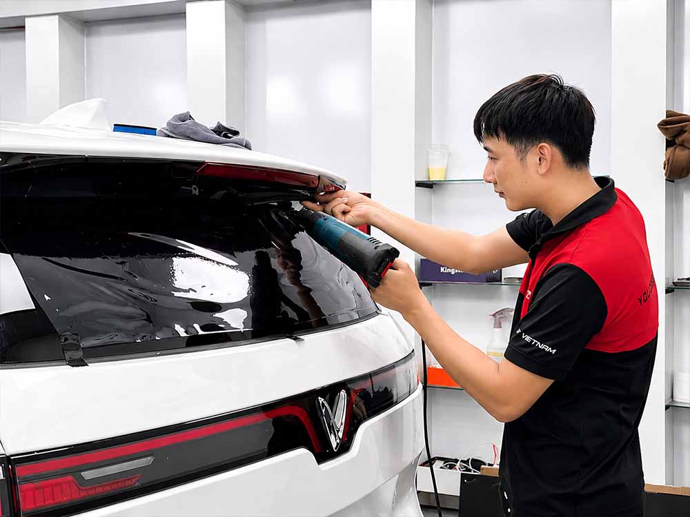 Phim kính hậu VinFast VF9