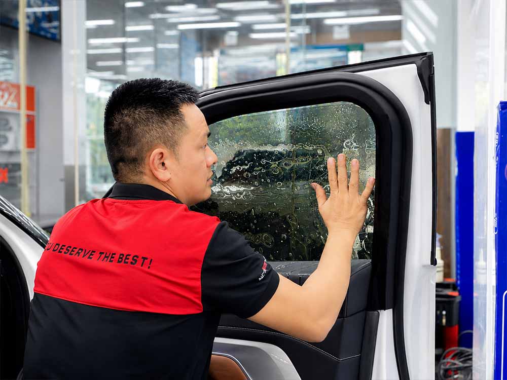 Dán phim cách nhiệt V-KOOL cho Vinfast VF9 không làm xe tối 
