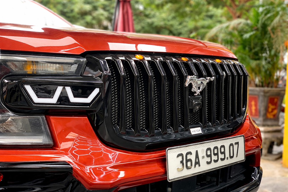 Độ mặt ca-lăng Ford Everest